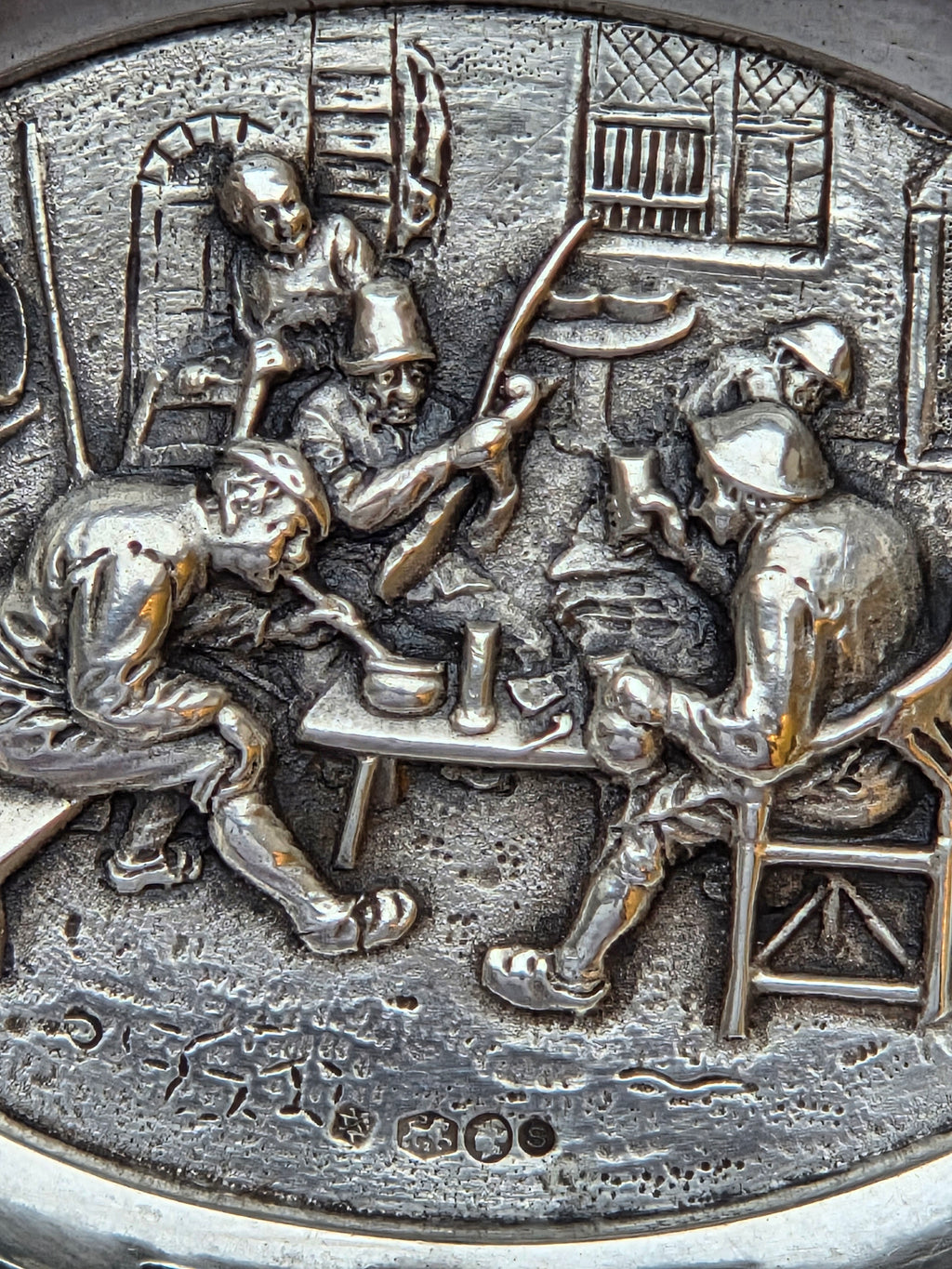 E. Schoorl Dish - 0.833 silver - Dish with masquerons