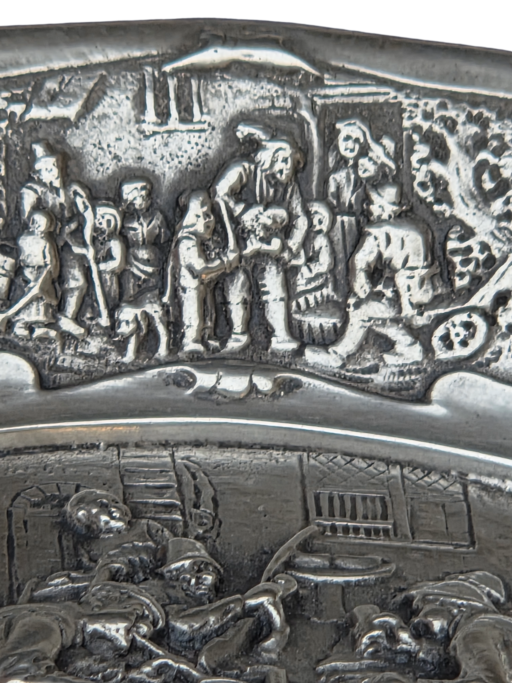 E. Schoorl Dish - 0.833 silver - Dish with masquerons