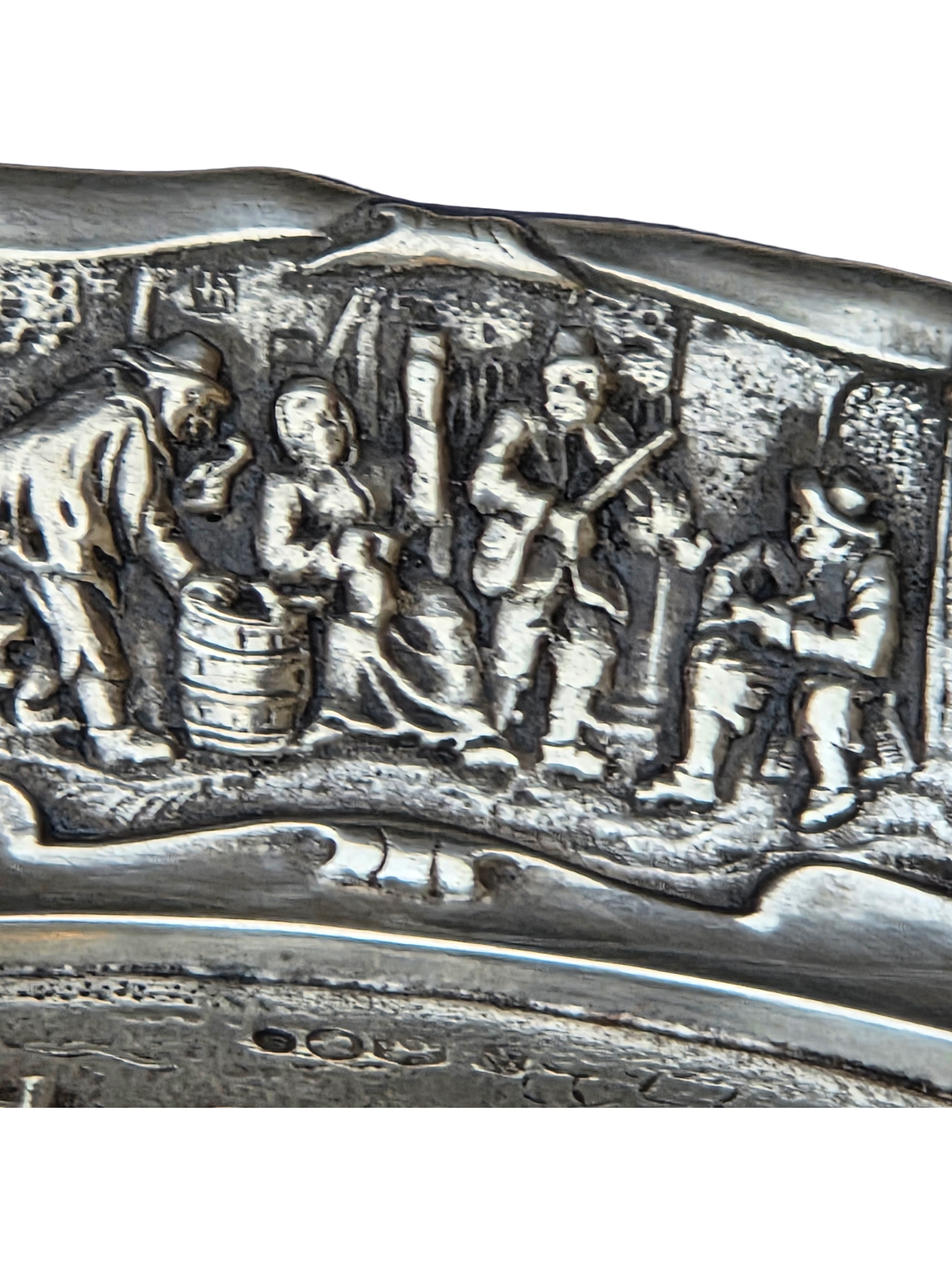 E. Schoorl Dish - 0.833 silver - Dish with masquerons